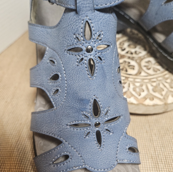 JBU Northstar Laser Cut Wedge Sandals Navy Blue Size 10 Medium EUC - Picture 4 of 12